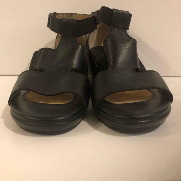 Naturalizer Black Wedge Strap Sandals NWOT - Picture 8 of 15